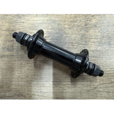 Втулка передняя MTB на пром.подшипнике черная