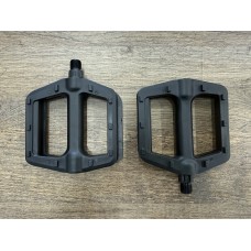 Педали MTB Plastic M-12 широкие черные Педали MTB Plastic M-12 широкие черные